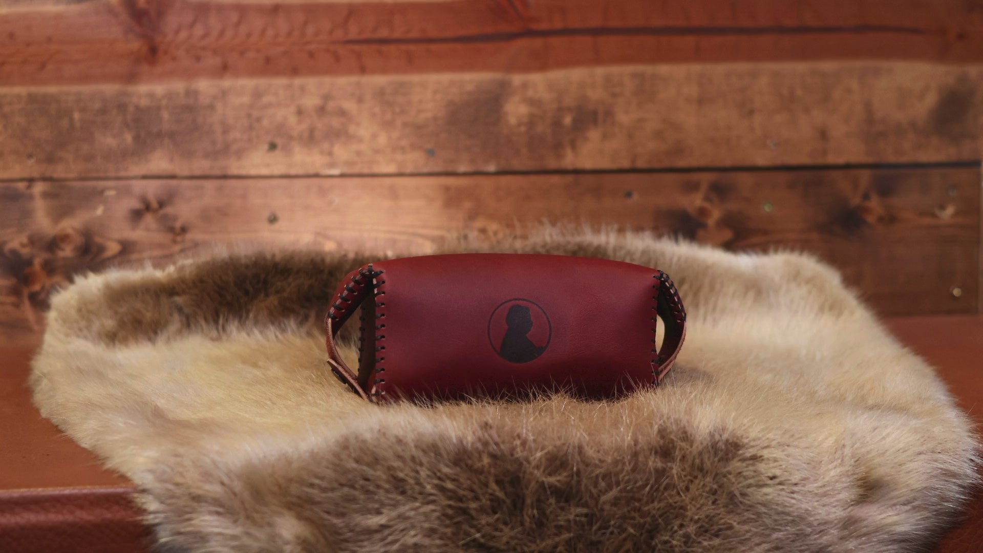Load video: The OréMoose Leather Pipe Pouch
